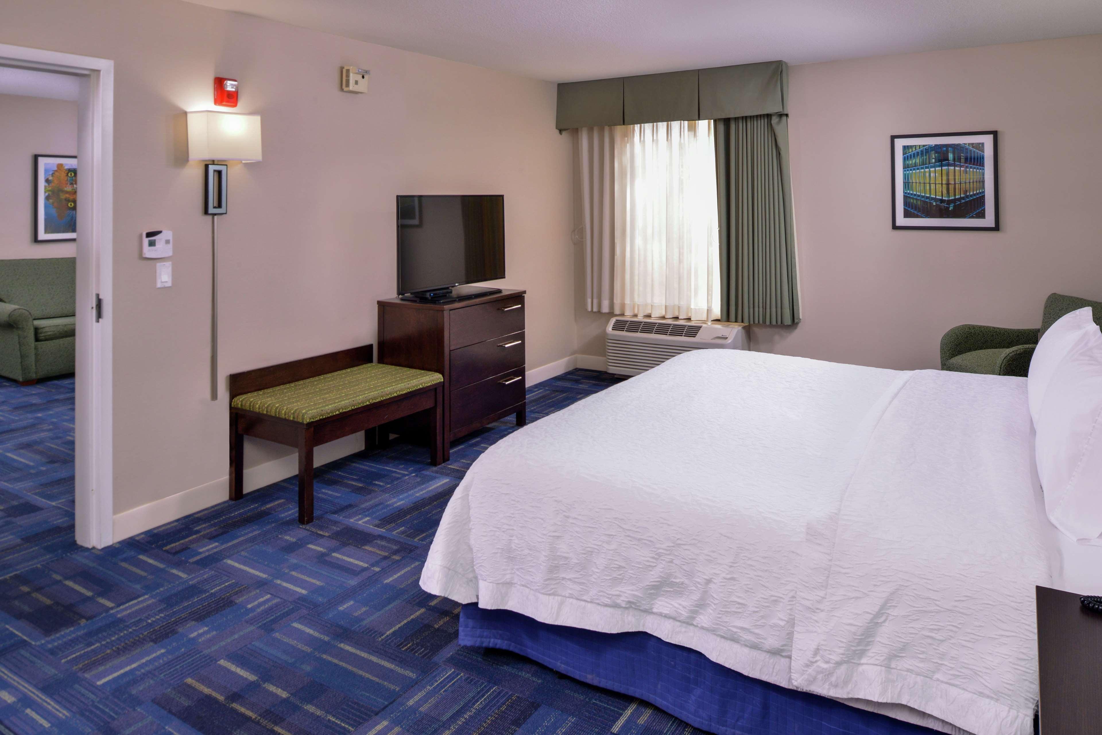 Hampton Inn Eugene Exterior photo