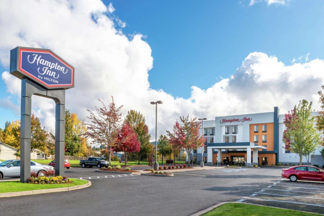 Hampton Inn Eugene Exterior photo