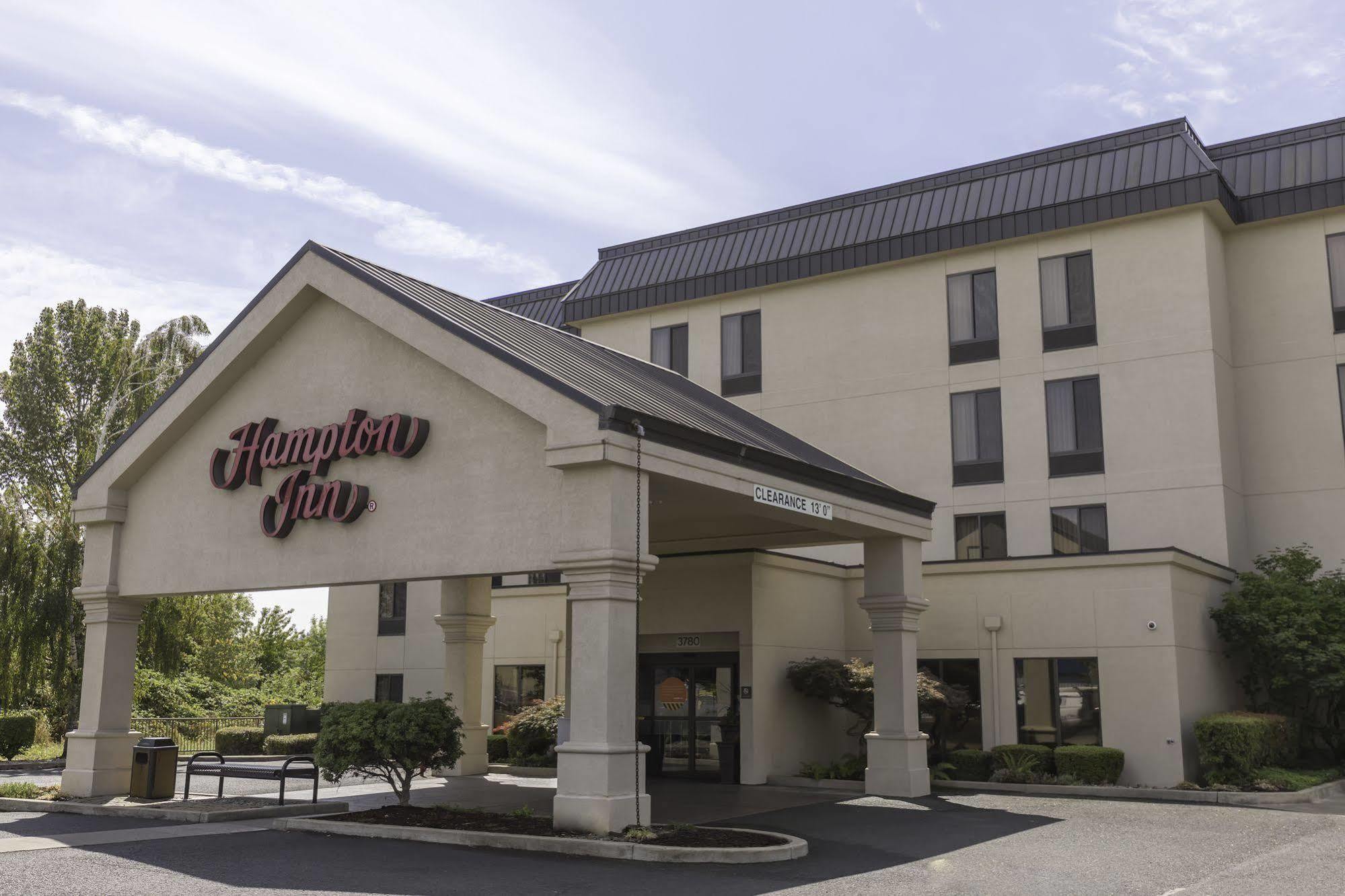 Hampton Inn Eugene Exterior photo